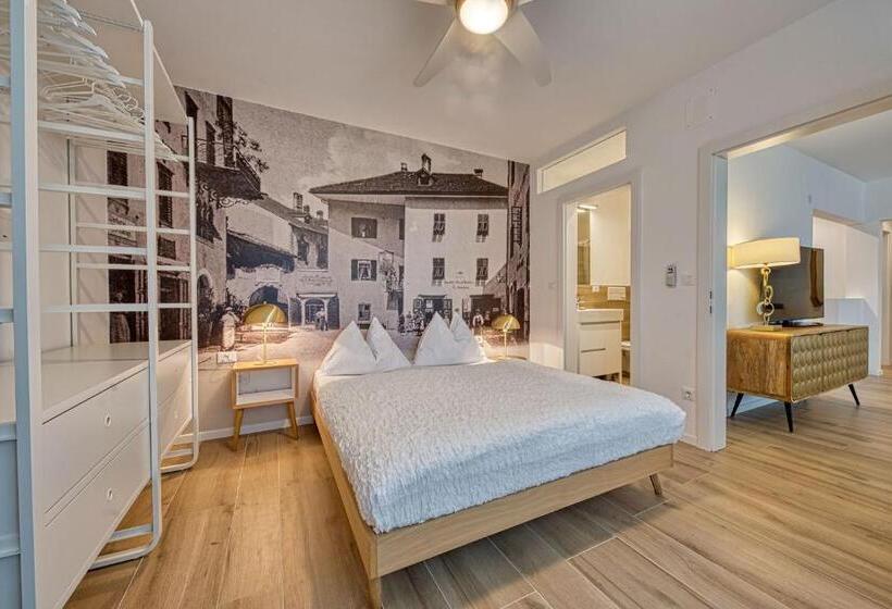 דירת חדר, Goldfinger + Suites