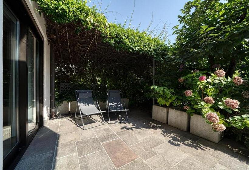 סוויטה, Goldfinger + Suites