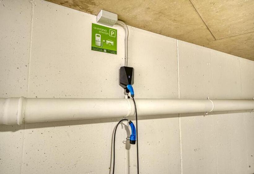 חדר סטנדרט, Goldfinger + Suites