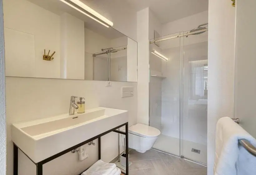 Standard-huone, Goldfinger + Suites