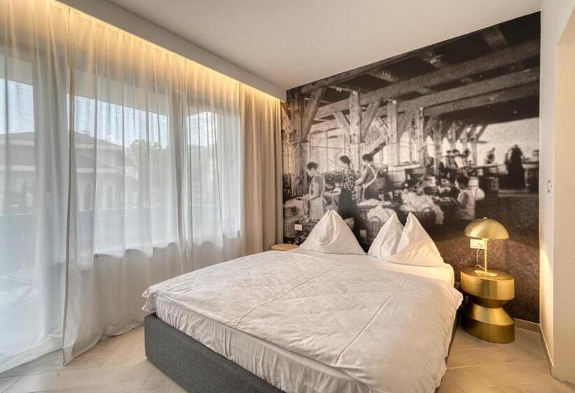 חדר סטנדרט, Goldfinger + Suites