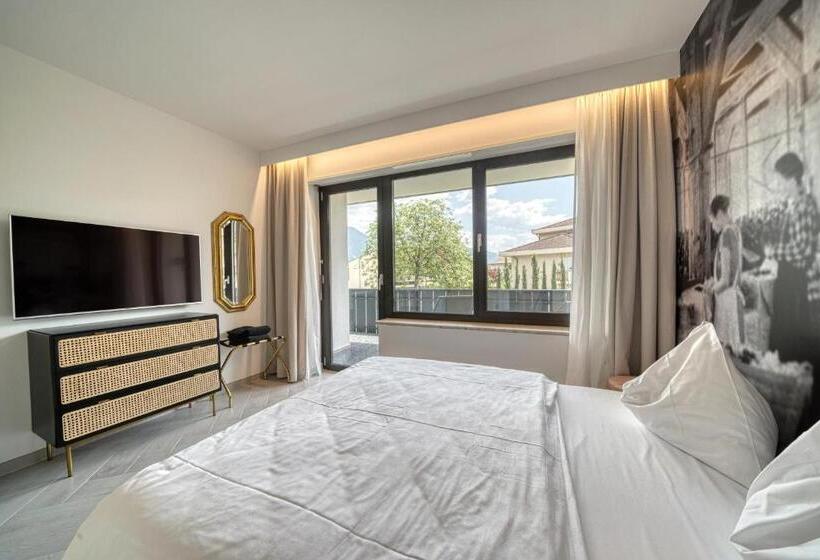 اتاق استاندارد, Goldfinger + Suites