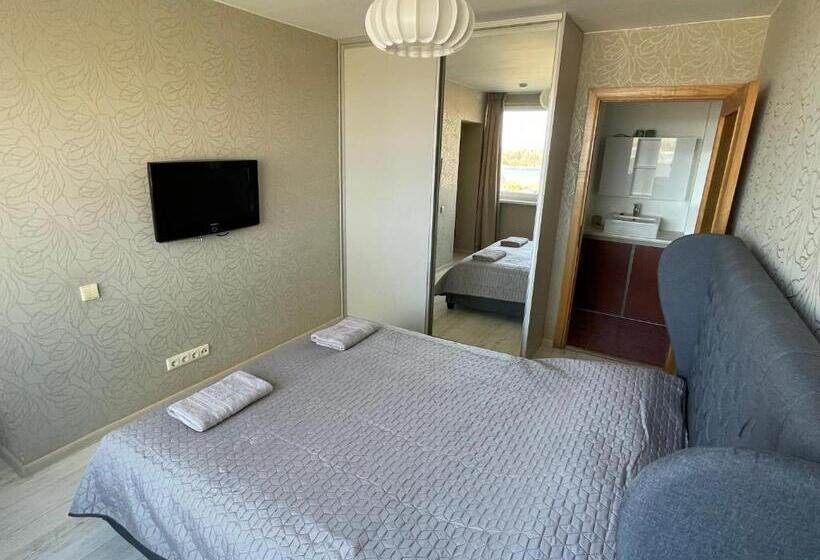 1 Bedroom Apartment Lake View, Central Place With Lake View