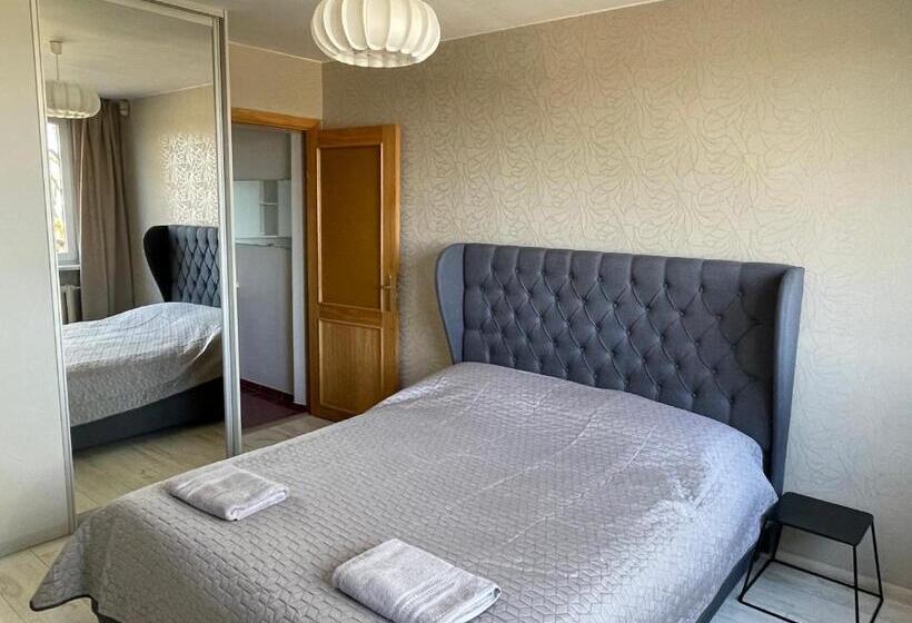 1 Bedroom Apartment Lake View, Central Place With Lake View