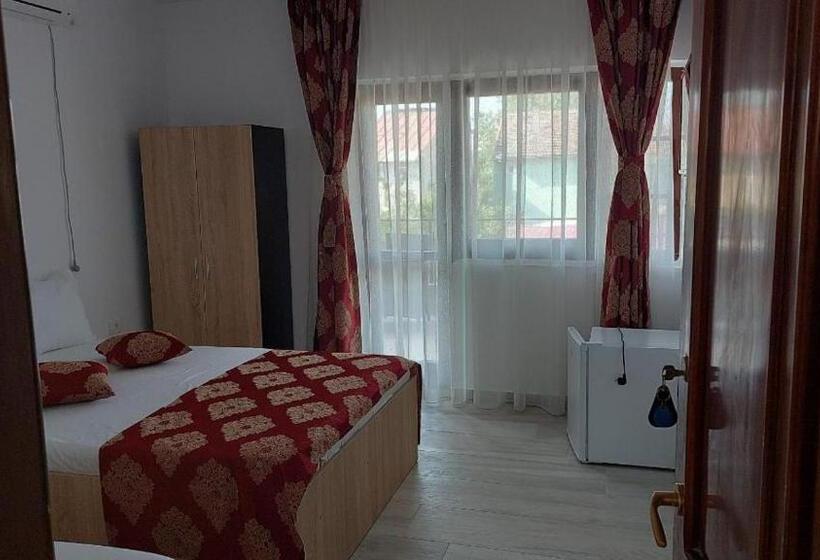 חדר סטנדרט לשלושה עם טרסה, Ionela