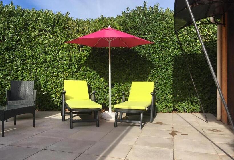 Студия Стандарт, Les Chênes Chez Jo Et Aimé