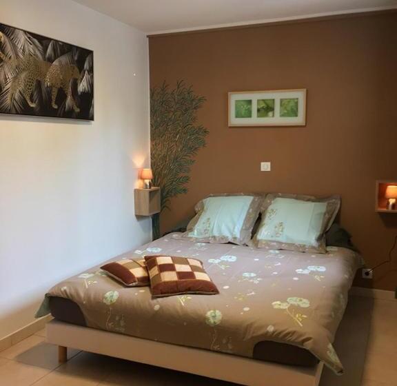 Семейный Номер, Les Chênes Chez Jo Et Aimé