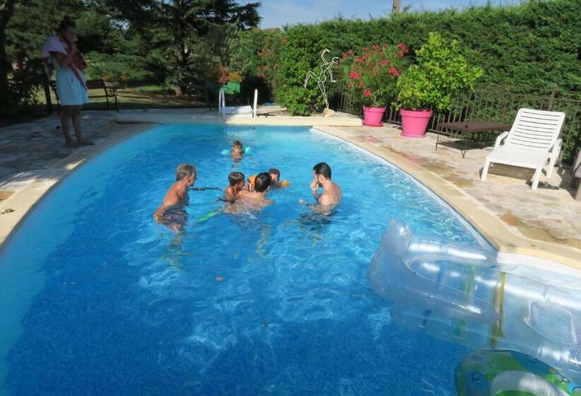 חדר סטנדרט נוף לבריכה, Carpe Diem