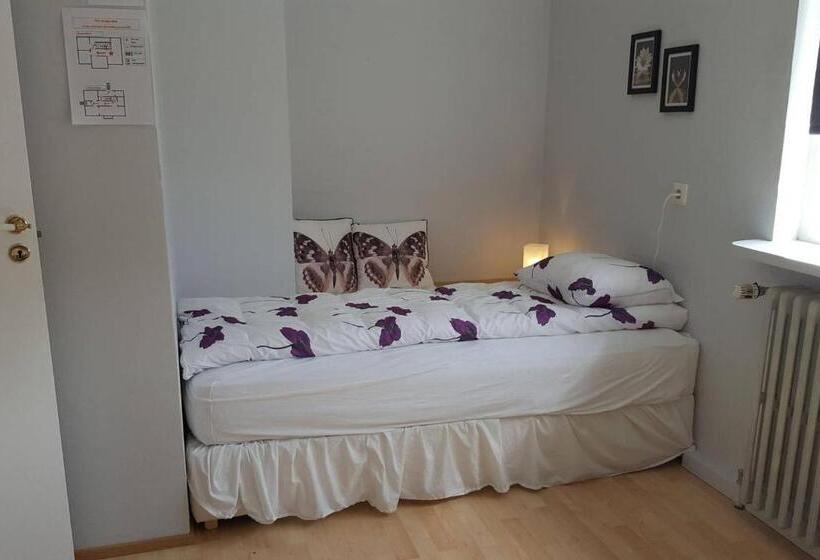 اتاق استاندارد چهارنفره با سرویس بهداشتی مشترک, Guesthouse 43