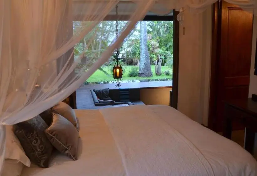 デラックススイート, Jakita S Guest House