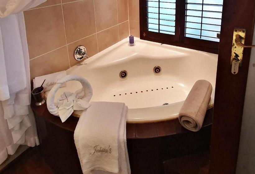 Люкс Повышенной Комфортности, Jakita S Guest House