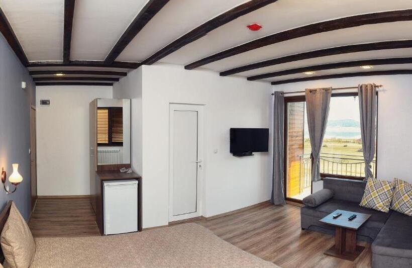 غرفة قياسية مزوَّدة بجاكوزي, Vila Lidia