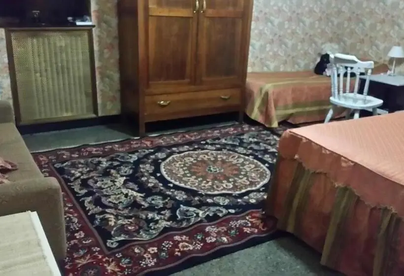 اتاق استاندارد سه نفره, Mydre@msavona