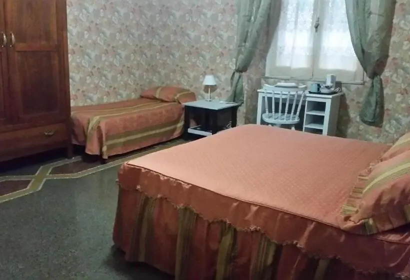 اتاق استاندارد سه نفره, Mydre@msavona