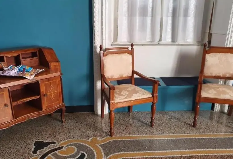 اتاق خانوادگی, Mydre@msavona