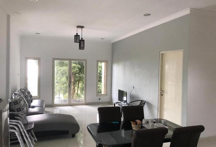 וילה בת 2 חדרי שינה, Bromo Camp House