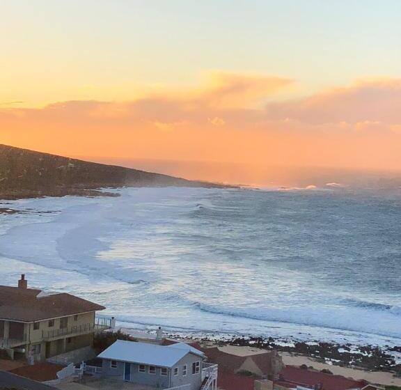 غرفة ديلوكس مطلّة علي البحر, Captain Sunshine Guest House