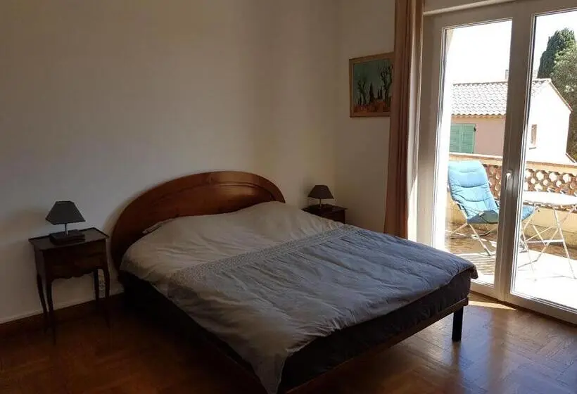 اتاق استاندارد با سرویس بهداشتی مشترک, Villa Calliste