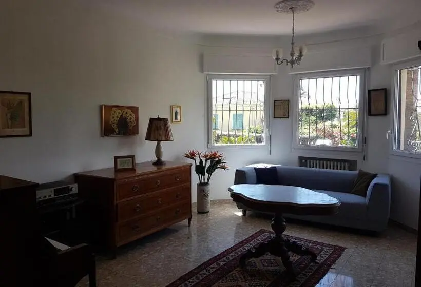 اتاق استاندارد با سرویس بهداشتی مشترک, Villa Calliste