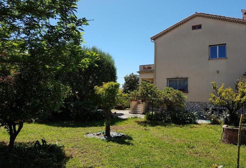 带共用浴室的标准房间, Villa Calliste