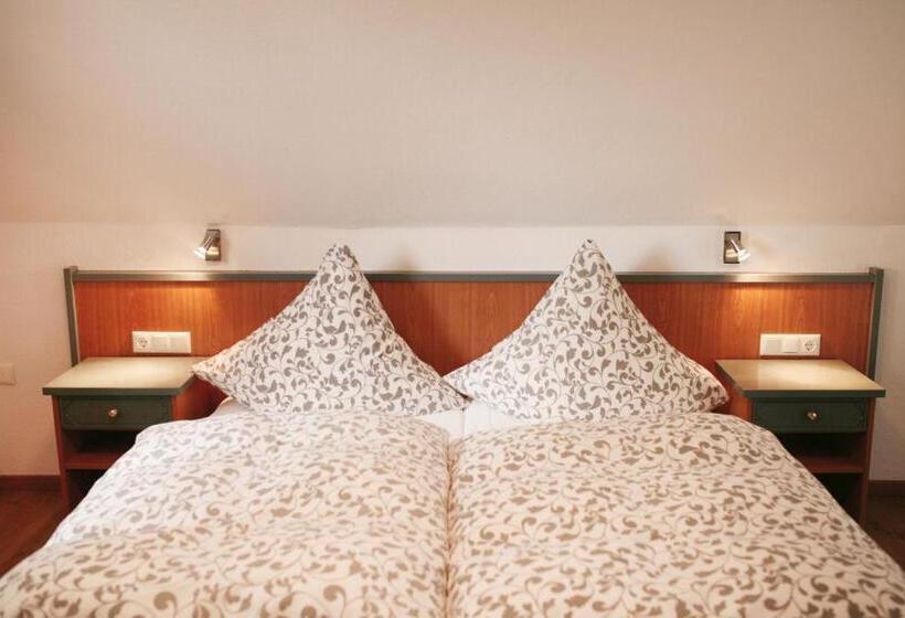 غرفة قياسية, Piano