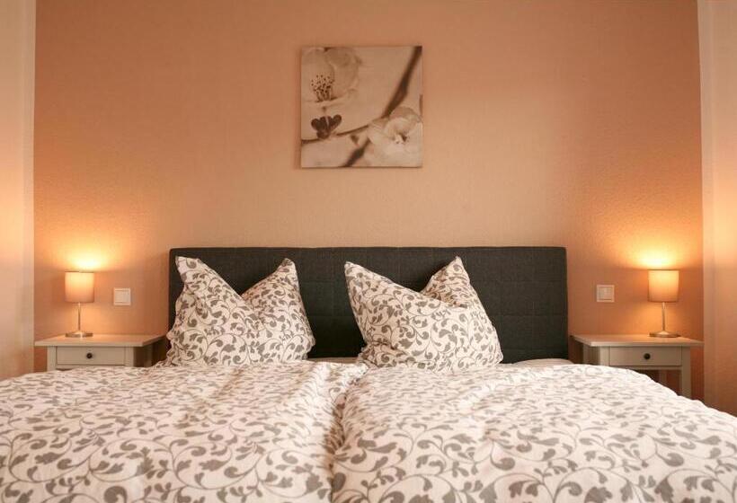 غرفة عائلية, Piano