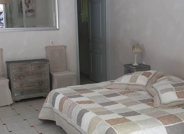 חדר סטנדרט עם מיטת קינג, Mas Des Cigognes