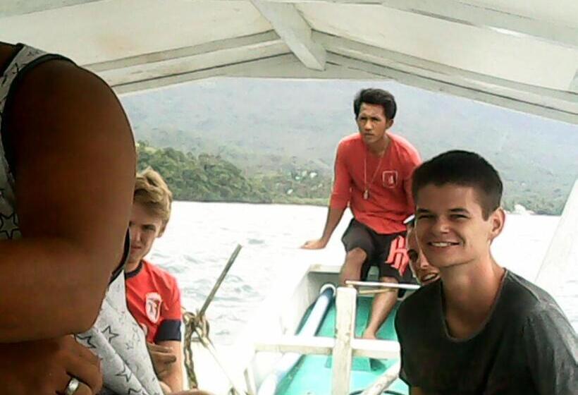 اتاق استاندارد یک نفره, Riverside At Aninuan Accommodation And Food