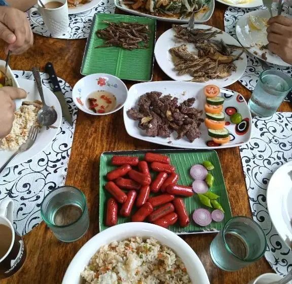 اتاق اکونومی, Riverside At Aninuan Accommodation And Food