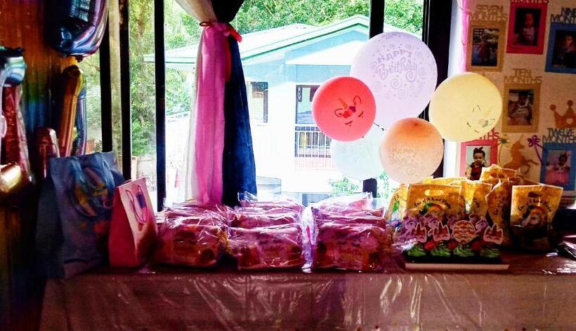 اتاق اکونومی یک تخته, Riverside At Aninuan Accommodation And Food