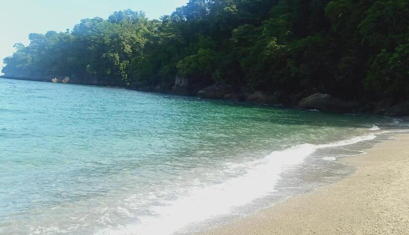 اتاق اکونومی یک تخته, Riverside At Aninuan Accommodation And Food