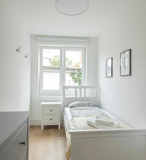 استودیوی استاندارد, Arbio I Dehnhaide Apartments