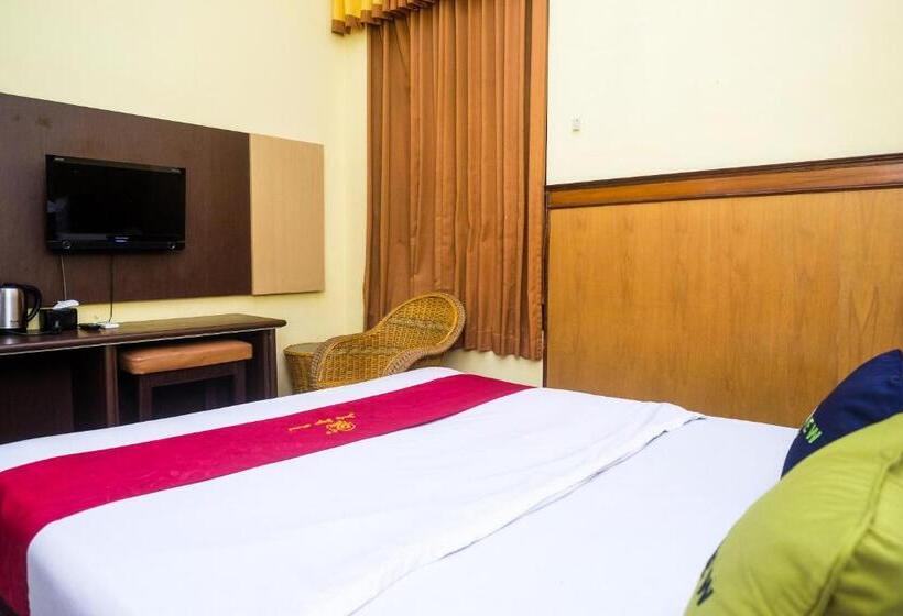 Номер Стандарт, Urbanview Hotel Dedy Jaya Brebes