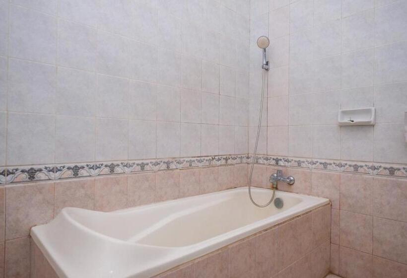 غرفة ديلوكس, Urbanview Hotel Dedy Jaya Brebes