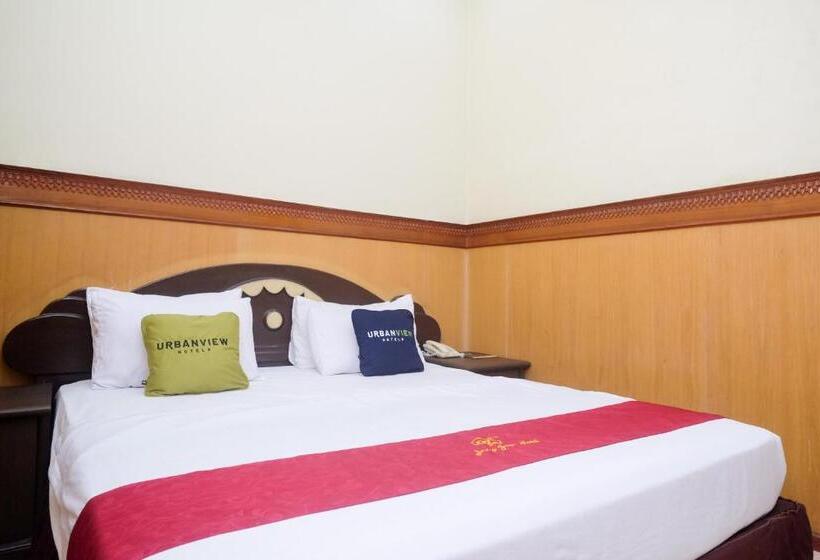 غرفة ديلوكس, Urbanview Hotel Dedy Jaya Brebes