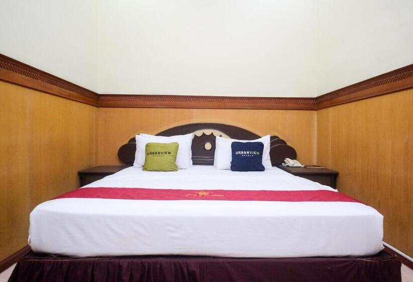Номер Deluxe, Urbanview Hotel Dedy Jaya Brebes