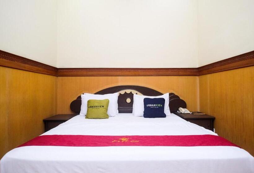 غرفة ديلوكس, Urbanview Hotel Dedy Jaya Brebes