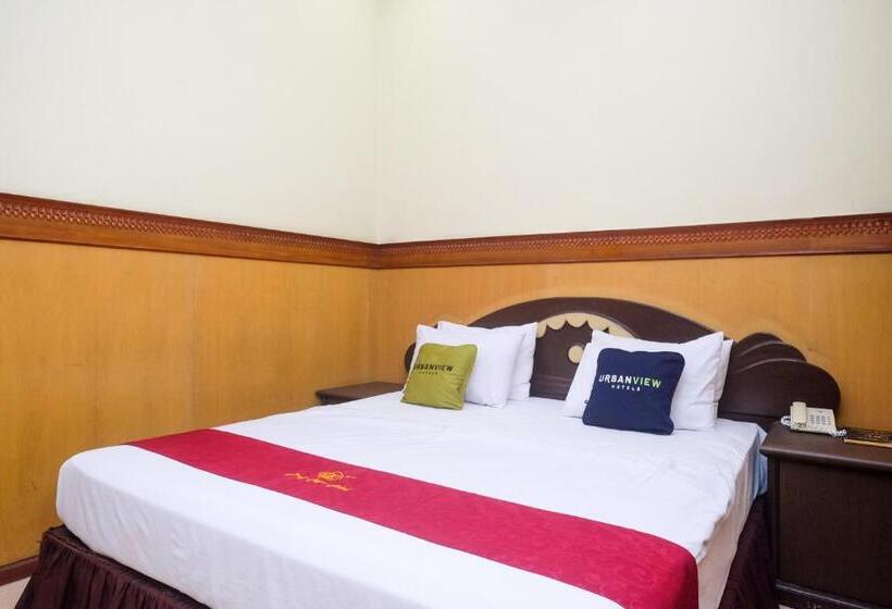 غرفة ديلوكس, Urbanview Hotel Dedy Jaya Brebes