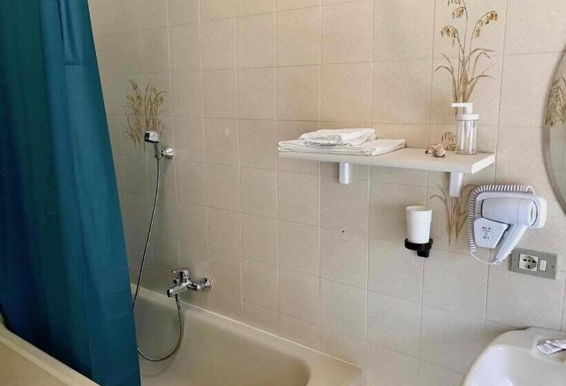 스탠다드 트리플 룸, Amorosita