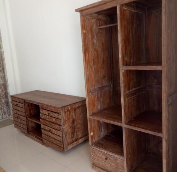 חדר סטנדרט, The 5 Brothers