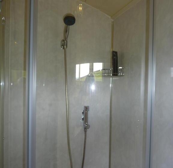 בית, חדר שינה 1, The Buteland Stop Rosie Off Grid Shepherds Hut