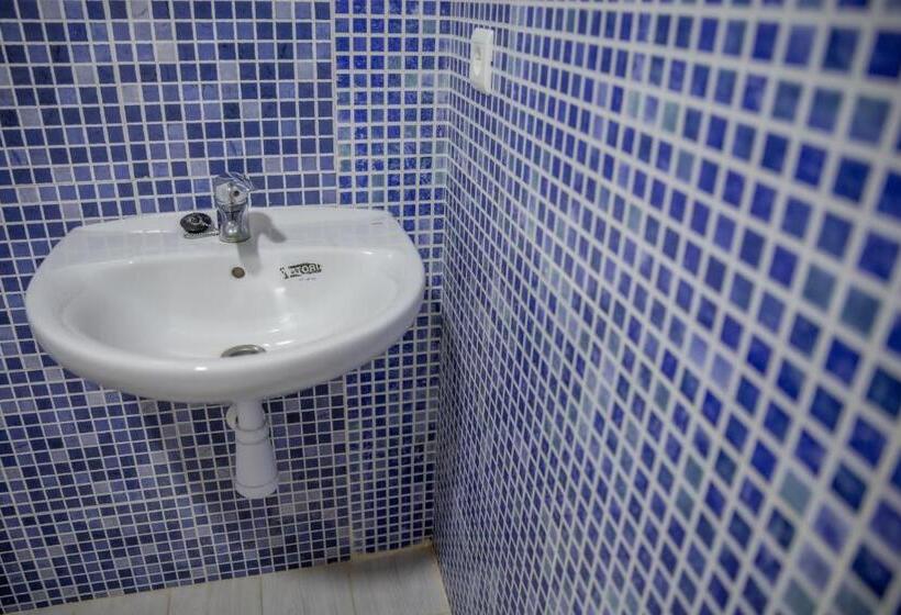 Семейный Номер, Albergue Rojo Plata
