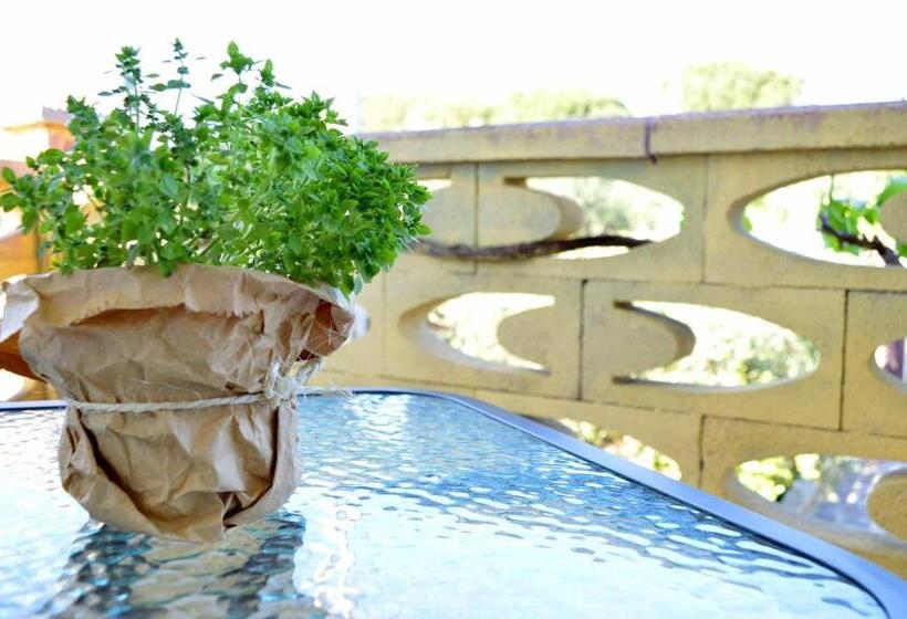 غرفة قياسية مزوَّدة بشُرفة, B&b Profumo Di Alloro