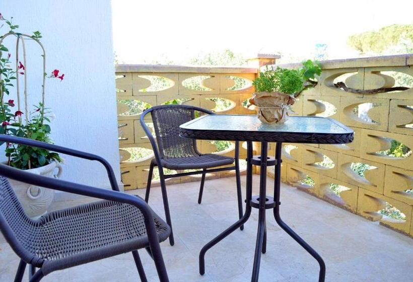 غرفة قياسية مزوَّدة بشُرفة, B&b Profumo Di Alloro