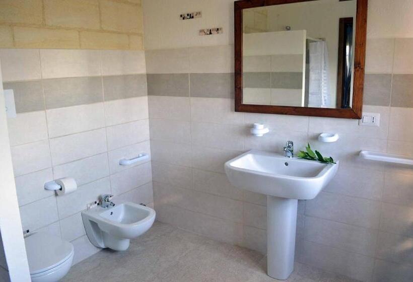 غرفة قياسية مزوَّدة بشُرفة, B&b Profumo Di Alloro