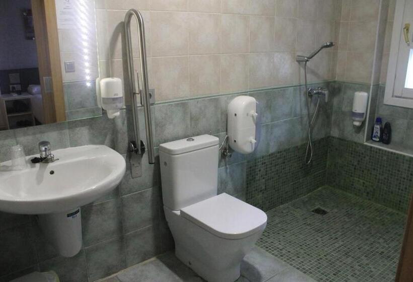 غرفة قياسية لذوى الاحتياجات الخاصة, Ciudad De Borja