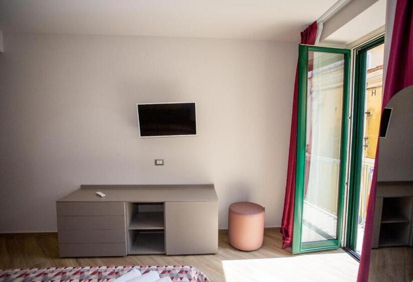 غرفة قياسية مزوَّدة بشُرفة, Odissea Residence E Rooms