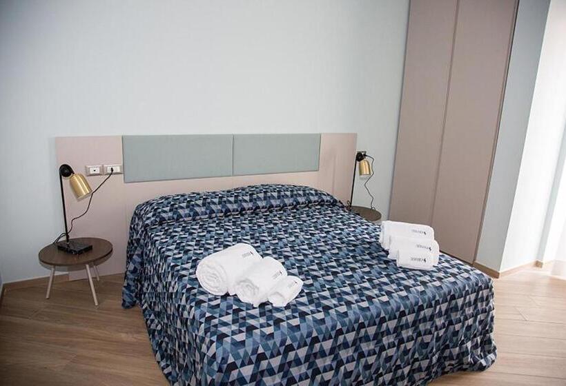 غرفة قياسية رباعية, Odissea Residence E Rooms