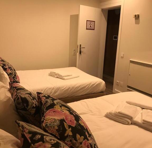 חדר סטנדרטי לארבעה עם חדר אמבטיה משותף, Junqueira76 Guesthouse