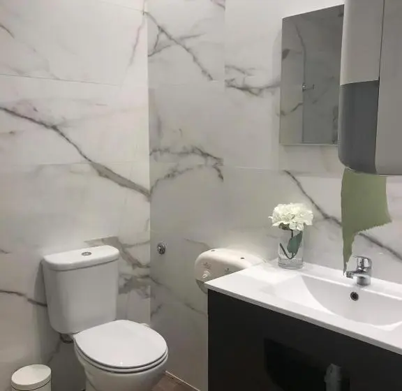 اتاق استاندارد چهارنفره با سرویس بهداشتی مشترک, Junqueira76 Guesthouse